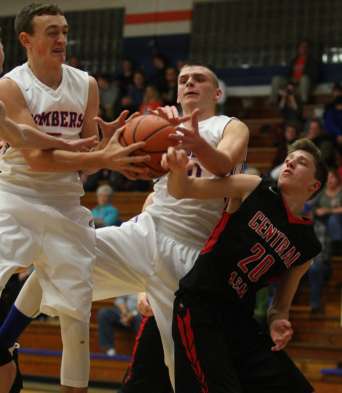 Argenta Oreana vs Central AM boys basketball 13 1.3.17.jpg